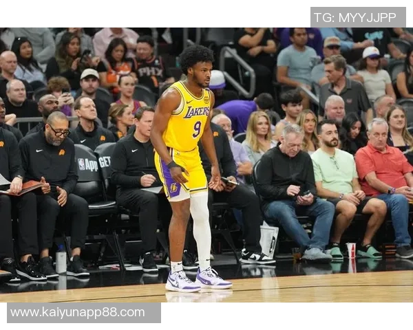 杨毅点评詹姆斯建功无数布朗尼在NBA面临巨大挑战