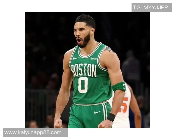 小卡上半场表现抢眼两分全中三分稍显失准罚球稳健贡献17分 小卡上半场表现抢眼两分全中三分稍显失准罚球稳健贡献17分