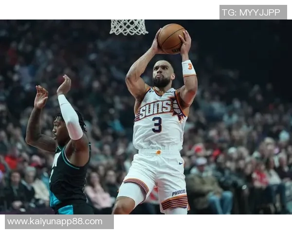 狄龙三分球表现出色半场15分3篮板助力球队争胜 狄龙三分球表现出色半场15分3篮板助力球队争胜