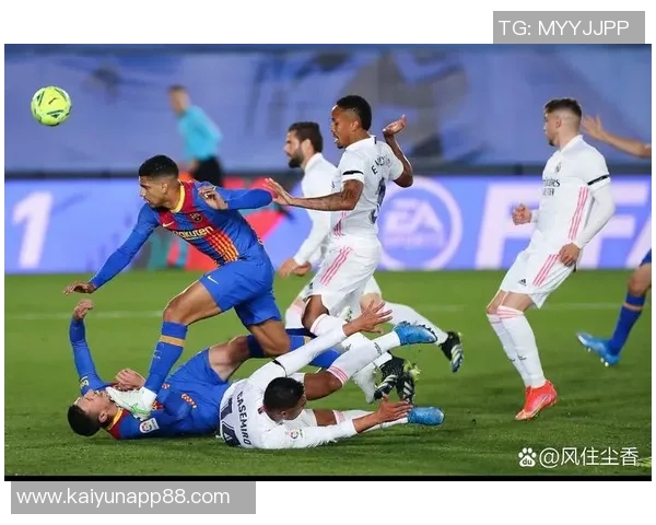 西甲最新动态皇马暂时领先巴萨今晚迎战塞维亚挑战 西甲最新动态皇马暂时领先巴萨今晚迎战塞维亚挑战